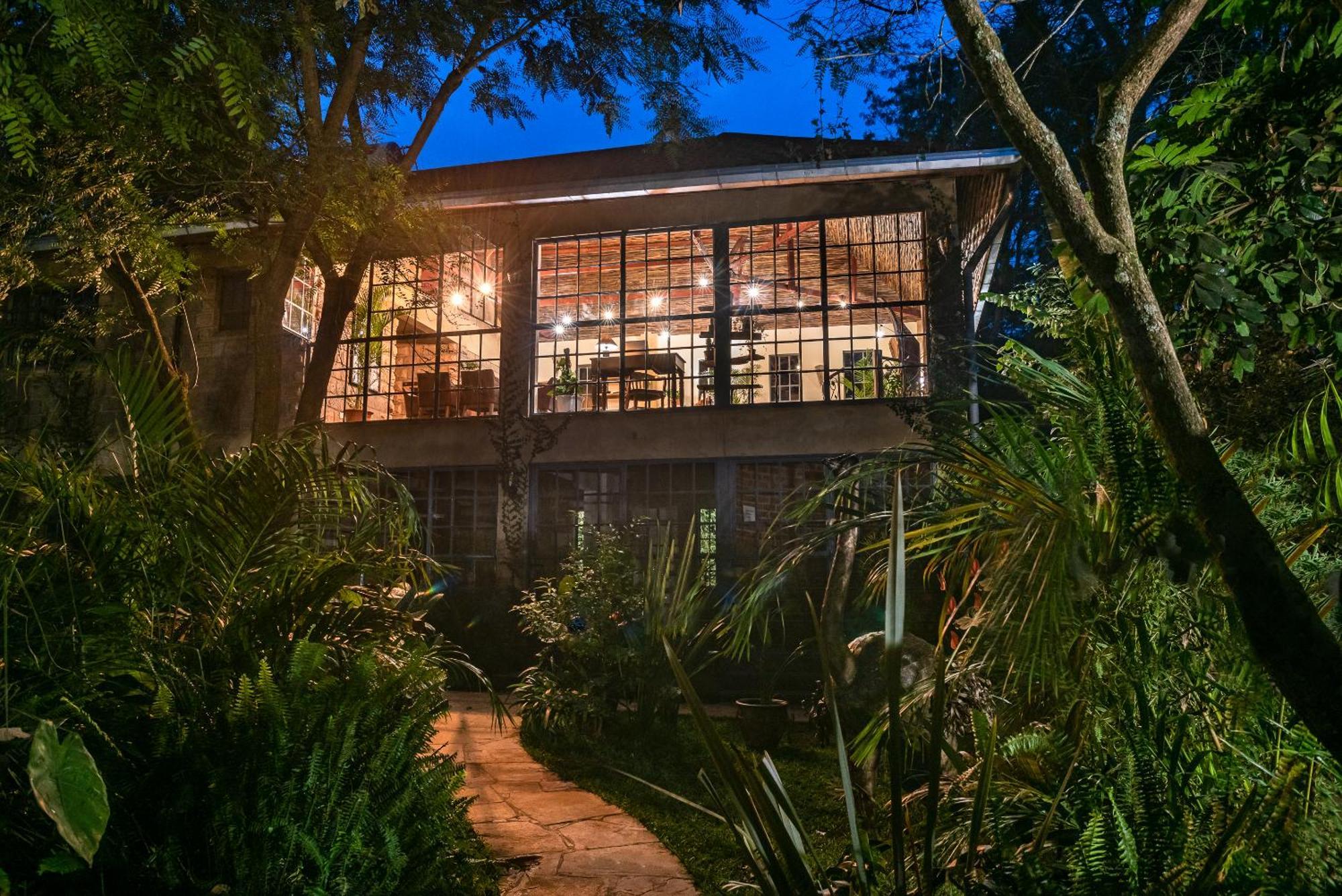 Апартаменты The Jungle Oasis With Heated Pool